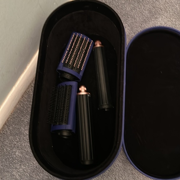 Dyson air wrap carrier with four attachments - Picture 7 of 7